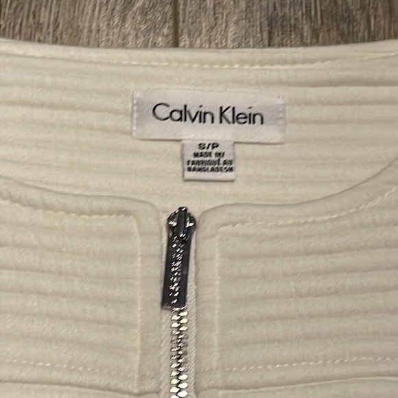 CALVIN KLEIN - Textured Lightweight Jacket - Picture 3 of 7